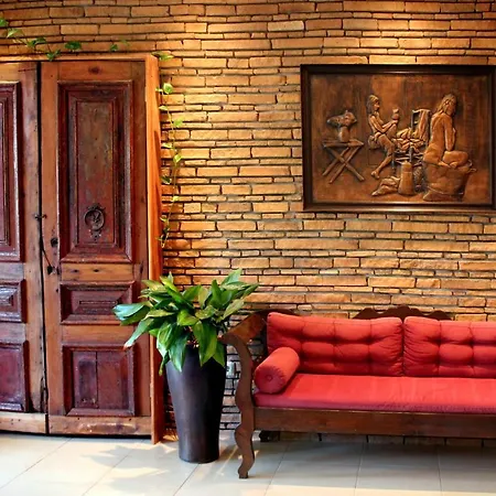 מלון דירות Philoxenia & 3*